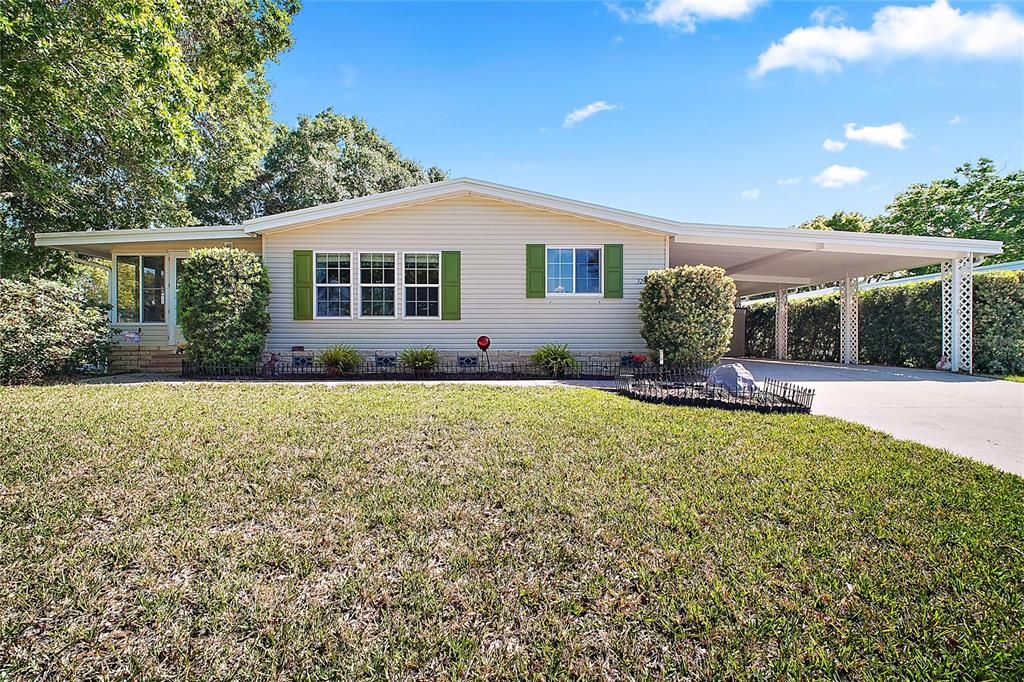 Listing photograph of 3209 Manatee Road in Tavares.