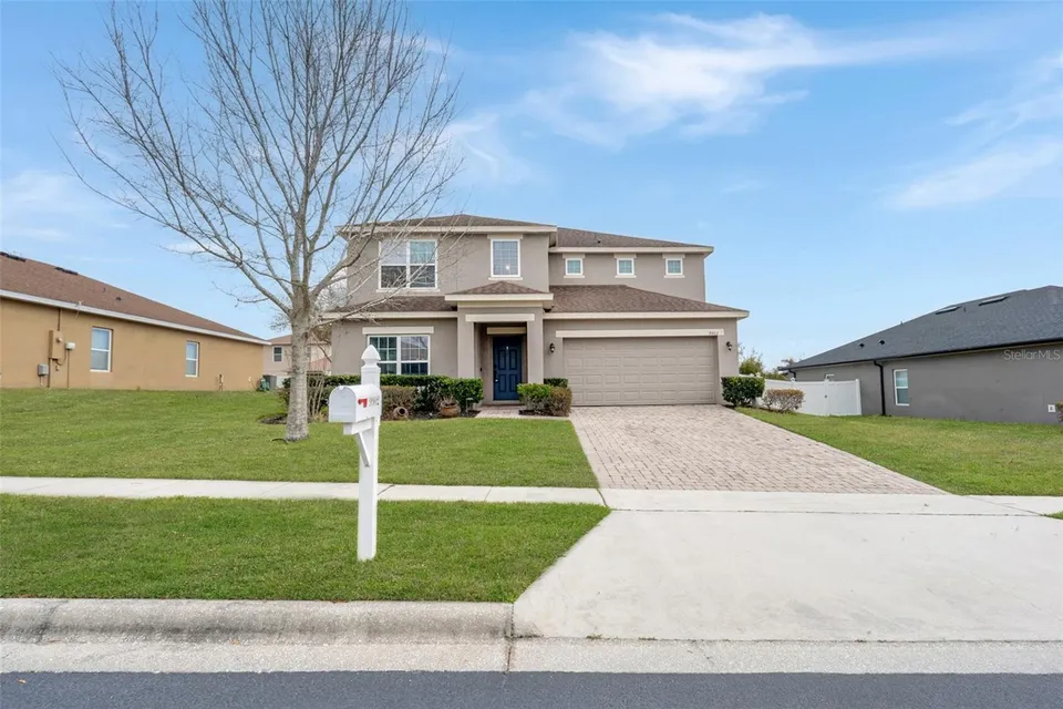 Listing photograph of 9902 Lenox Street in Clermont.