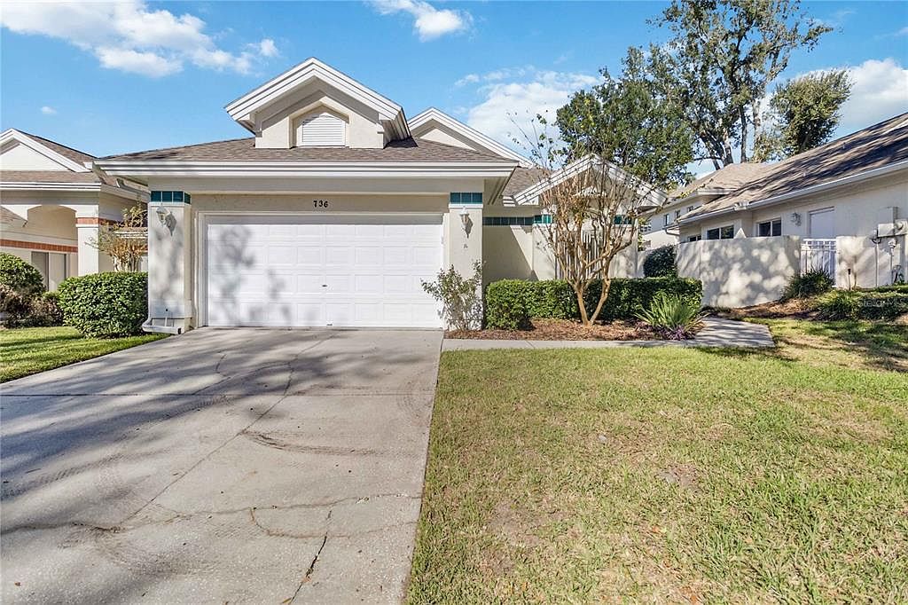 Listing photograph of 736 Crepe Myrtle Circle in Apopka.